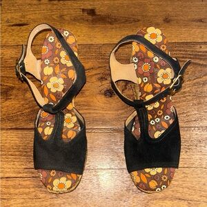 Neiman Marcus ~ Vtg ~Size 7 1/2
Black & Brown Floral Braided Straw Heel Sandals